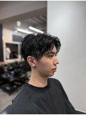 くせ毛を活かした無造作センターパート