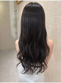 暗髪でも魅せる上品ロング！