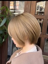 エラ(ELLA)&nbsp;ショートボブ　ミルクティーベージュ