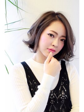 ナトゥーラ 御器所店(Natura) スモーキーアッシュ×カーキで外国人風カラー