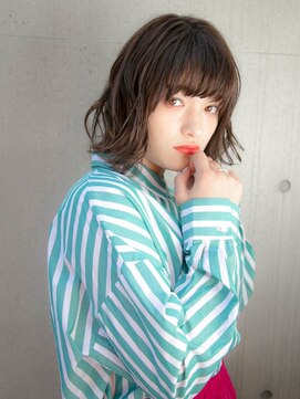 ルティア(Lutia) 切りっぱなし ピンクグレージュ 艶カラー 小顔