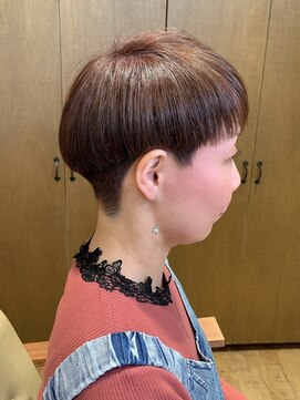 ヘアー ドレッサー パワードール(Hair Dresser) 40代、ちょいとアシメな刈り上げショート