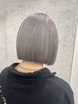 ラフ 新宿(Laff)&nbsp;新宿 前下がりボブ 切りっぱなしボブ ショートボブ ブリーチ