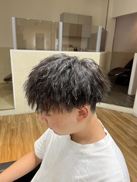 ドイ(DOI) メンズ刈り上げマッシュ×ツイスト強めツイスパ