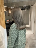 アイリー 名古屋(A/LEE)&nbsp;シルバーグレージュ／ミディアムヘア