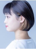 素髪のようなシンプルボブにそっと色めくコントラストカラー