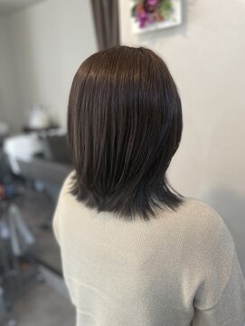 シーナ(Sina) 透明感◯グレージュカラー/レイヤーボブ