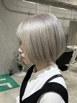 ラック 表参道(LUCK) ホワイトグレー/ホワイトミルクティー/前下がりボブ/表参道/原宿