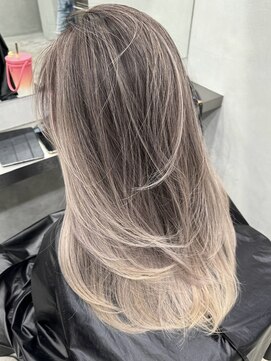 エイチ(H) xバレイヤージュ/イメチェン/ホワイトブロンド/外ハネボブ/美髪