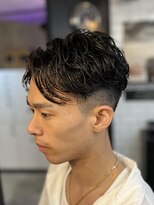 フランクスバーバーリザーブ 人形町店(FRANK’S BARBER RESERVE) センターパート/前下がり/人形町 y