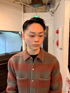 ビーバイエイトジェンツ(Bee by EIGHT GENTS) MEN’S HAIR/サーフカール/刈り上げセンターパート/心斎橋