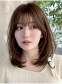ミディアムヘア/内巻きレイヤーカット/くびれ30代40代50代表参道