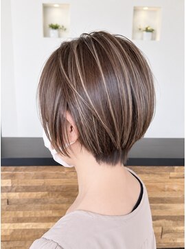 ヴァン カウンシル 王子(VAN COUNCIL) 白髪ぼかしショート