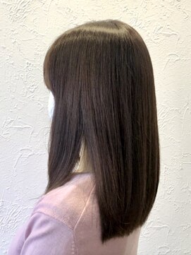 アルバヘアー(alba hair +) 長さを生かしたIラインシルエット
