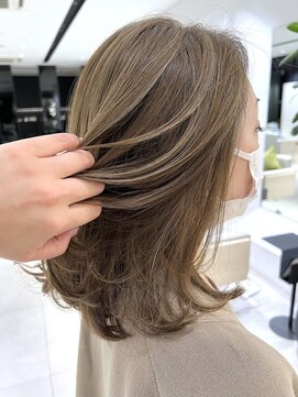 ステア ケース(stair case) 上品なつや感演出　オリーブベージュハイライト　30代40代50代