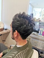 ドゥージングヘアースクラッチ(Dozing Hair Scratch) モヒカンラインパーマ