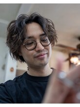 セラヴィ ヘアーサロン 花本 真也