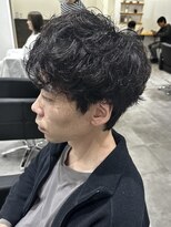 ヒュイル バイ ニアウ(Hwyl by Niau) メンズマッシュパーマニュアンスパーマシャドウパーマ刈り上げ