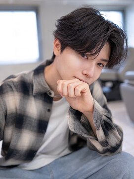 イルハバナ 渋谷(ill HAVANA) センターパート　ニュアンスパーマ　ダークアッシュ　黒髪