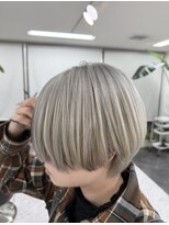 サロンドニケ&nbsp;新世代のエフェクトブリーチでツヤサラシルバーカラー