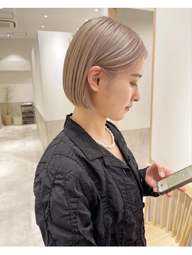 スニュウ(snuw) ホワイトベージュボブ