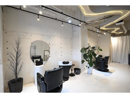 エーケイ(AK)の写真