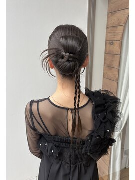 ヒュー 広島(HEW) カチモリ風ヘアセット