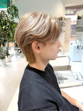 ノラ ウメダ(NORA UMEDA) 韓国ヘア 毛流れマッシュ×ミルクティーベージュ×メンズカット