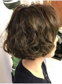 アッシュカラーのツヤ感ボブ