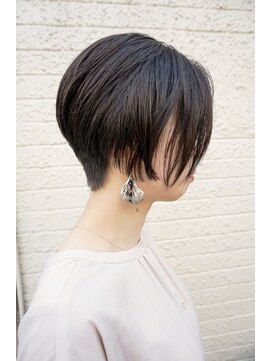 モリオ フロム ロンドン 成増店 【morio成増3号店】刈り上げ前下がりショート