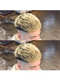 スキンフェードカットクロップスタイルブリーチカラー