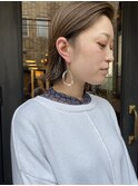 イルミナカラー　顎下切りっぱなしボブ　耳掛けスタイル