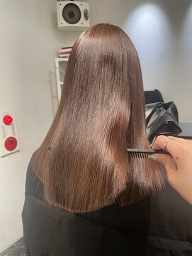 ココ 本八幡(KOKO) 黒髪クラゲヘアーオリーブグレー小顔ココアベージュロングヘア