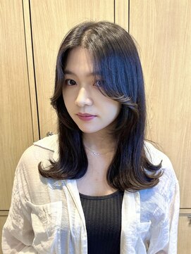 ノアル(NOAHL) 20代/30代/韓国風/くびれ/外ハネ/透明感/センターパート