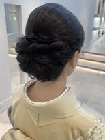 ヴィサージュアクト(VISAGE a.c.t)&nbsp;シニヨンアレンジ