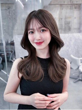 フィヴェント(Fivent) 大人ガーリー似合わせカットミディアムレイヤーダークアッシュ