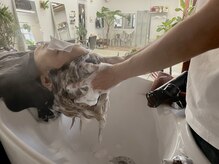 心までほぐれる、癒しのマイクロバブルシャンプー体験。