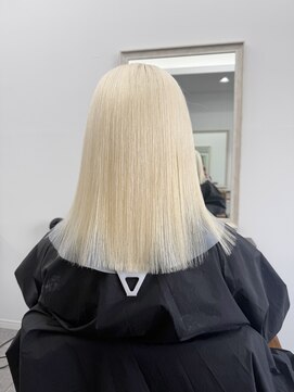 イオ(IO) ホワイトブロンド