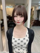 カシビ(kashibi) 王道ショートにアクセサリーピンク。