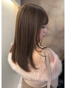RAU. ベージュカラー/ブリーチなしダブルカラー/ヘアセットの写真/【ベージュカラー】目を惹く透明感*服装に映える透明感たっぷりの理想の色味を実現♪