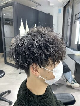 ウノ(U.No.) 波巻きパーマ 長野メンズパーマ 刈り上げショートマッシュ