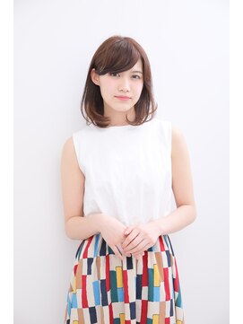 バズヘアー(BUZZ hair) 長め大人前髪×ふわっと揺れるストレート