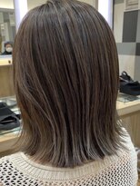 オリーブスバイネオリーブ(Olive's by neolive)&nbsp;イメチェン_ホワイトブロンド_外ハネボブ_美髪_ワイドバング