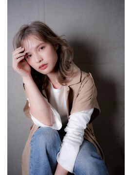 アイディール(:ideal) 赤みのない透明感グレージュ