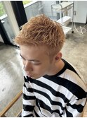 スパイキーショートツイストスパイラルパーマブリーチカラー
