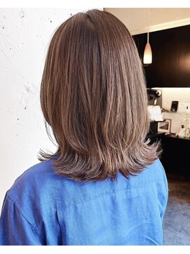 ティーシェル(TIECHEL) 小顔イメチェン、ブルーグレージュカラーくびれレイヤーボブ