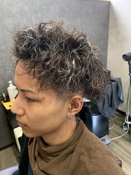 ヘアースペース ゼロ(Hair Space ZERO) 【ZERO】パーマハイライトメンズスタイル