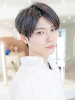 イオ 本厚木(io)&nbsp;センターパートアッシュブラック束感メンズカット