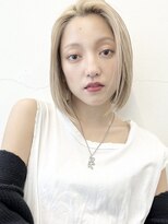 ココ 原宿(KOKO)&nbsp;ブロンド小顔クラゲヘアーオリーブグレーココアベージュ