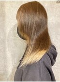 ベージュ×裾カラー